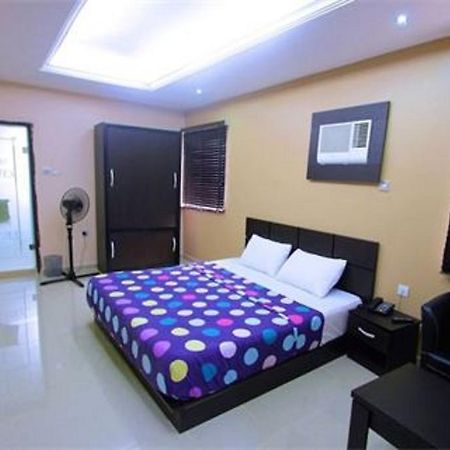 Number 95 Suites ลากอส ภายนอก รูปภาพ