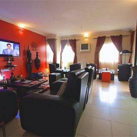 Number 95 Suites ลากอส ภายนอก รูปภาพ