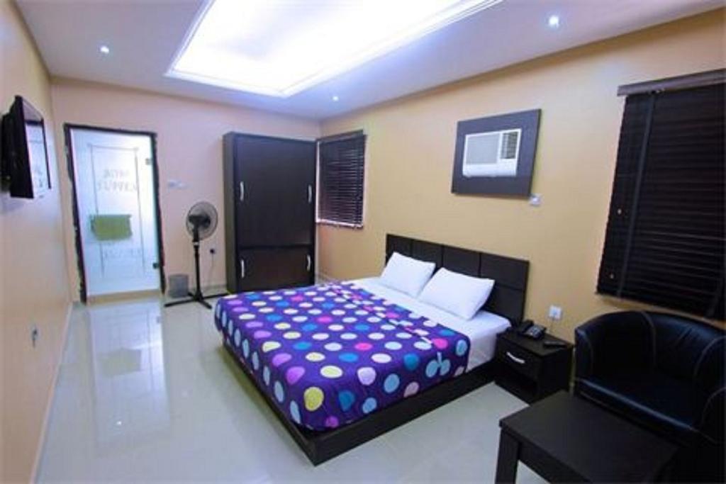 Number 95 Suites ลากอส ภายนอก รูปภาพ