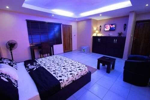 Number 95 Suites ลากอส ภายนอก รูปภาพ